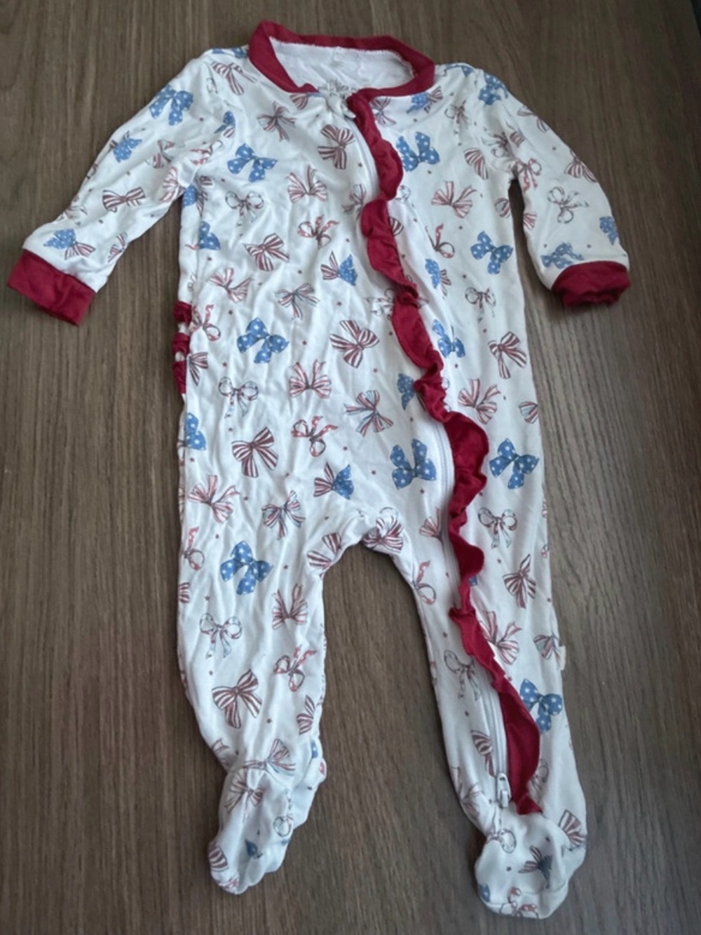 White Bow-Print Footed One-Piece with Red Trim - Girls